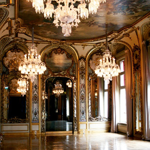 Wedding in a typical parisian venue